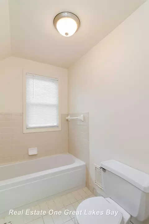 Bath - 217 Seventh, Flint, MI 48503 photo 2 of 2