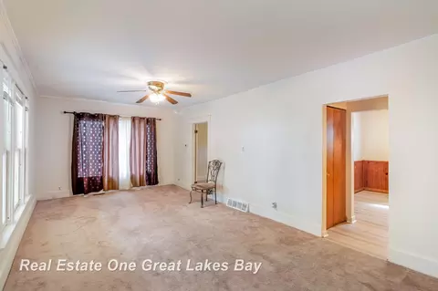 Living - 217 Seventh, Flint, MI 48503 photo 2 of 2