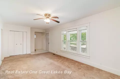 Living - 217 Seventh, Flint, MI 48503 photo 1 of 2