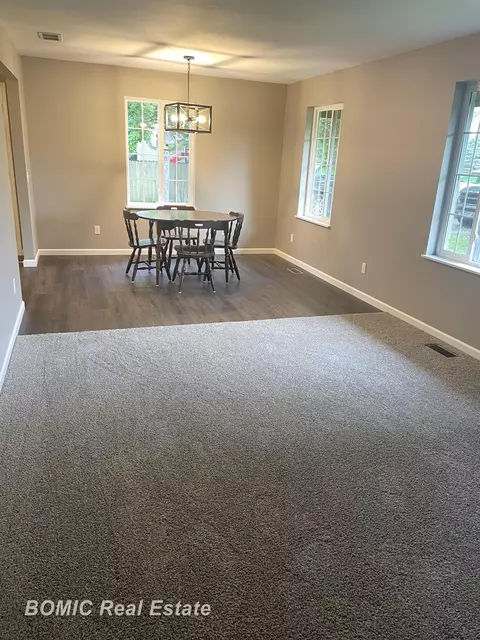 Dining - 4045 E Mount Morris, Mount Morris, MI 48458 photo 3 of 3