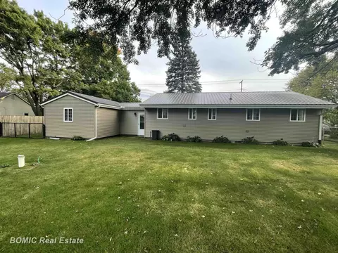 Exterior - 4045 E Mount Morris, Mount Morris, MI 48458 photo 3 of 5