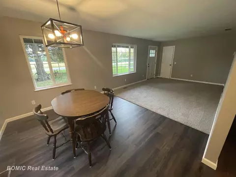 Dining - 4045 E Mount Morris, Mount Morris, MI 48458 photo 2 of 3
