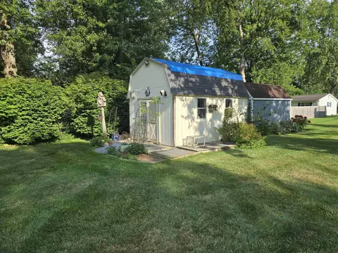 1144 Pickwick Pl, Flint, MI 48507 photo 4