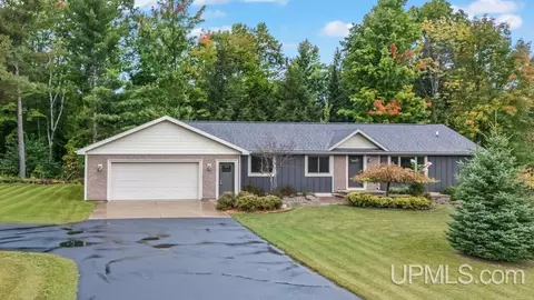 n2985 Fumee Lake Drive, Iron Mountain, MI 49801