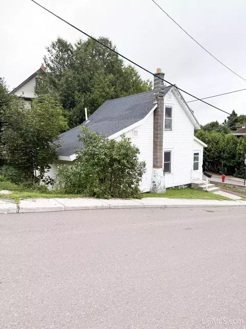 861 Summit, Hancock, MI 49930 photo 3
