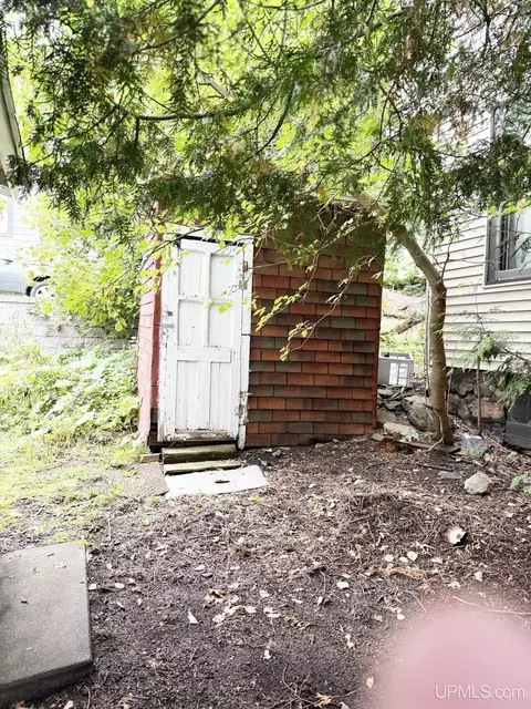 861 Summit, Hancock, MI 49930 photo 19