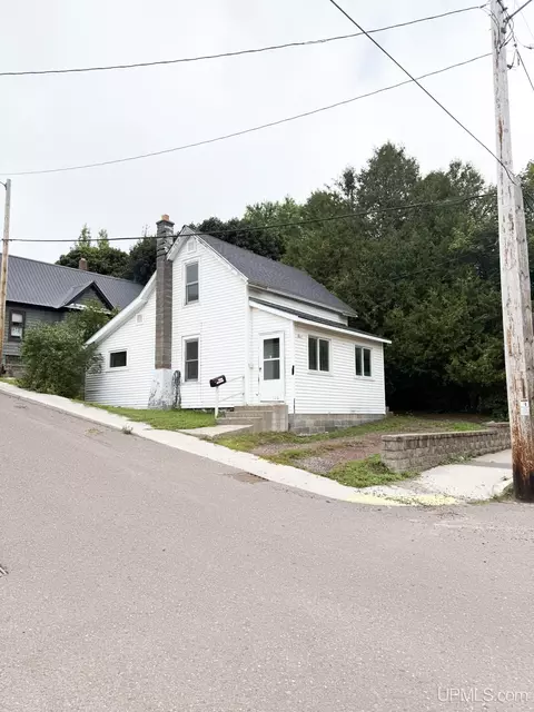 861 Summit, Hancock, MI 49930