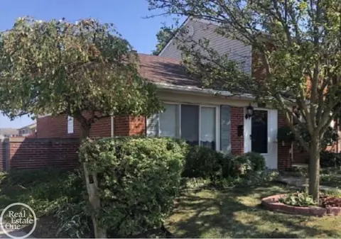 25666 Lexington, Roseville, MI 48066