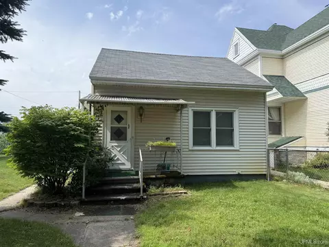 204 S 17th, Escanaba, MI 49829