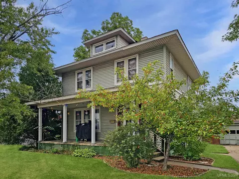 559 N 9th, Gladstone, MI 49837