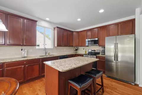 Kitchen - 49716 Broadacre, Macomb, MI 48042 photo 2 of 6