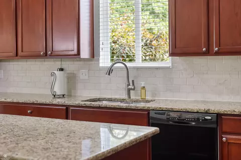 Kitchen - 49716 Broadacre, Macomb, MI 48042 photo 4 of 6