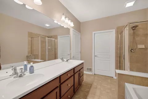 Bath - 49716 Broadacre, Macomb, MI 48042 photo 2 of 4
