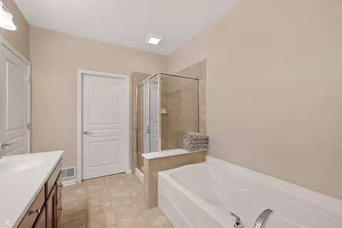 Bath - 49716 Broadacre, Macomb, MI 48042 photo 3 of 4