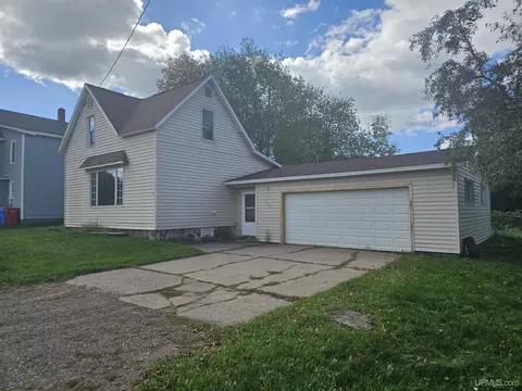 120 Silver, Ishpeming, MI 49849