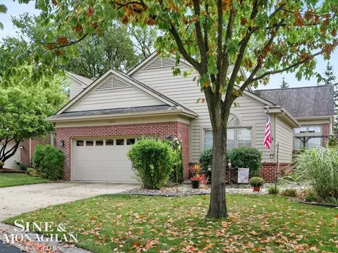 820 Milford Gln, Milford, MI 48381