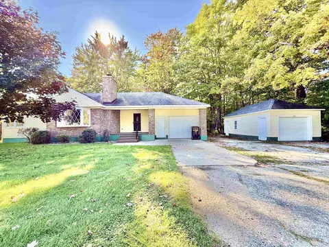 7403 County 426 M5, Gladstone, MI 49837