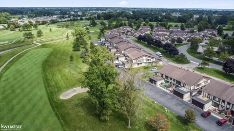 1038 Country Clb, Saint Clair Shores, MI 48082
