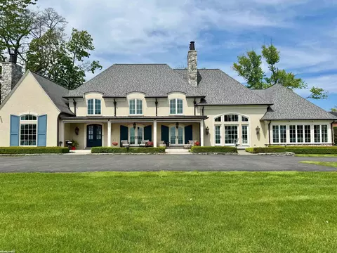 605 Lake Shr, Grosse Pointe Shores, MI 48236