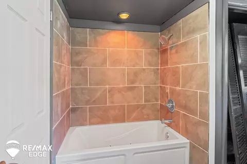 Bath - 3002 Proctor, Flint, MI 48504 photo 2 of 4