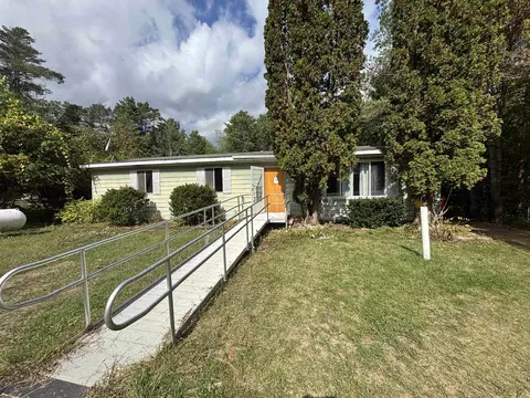 2094 W Maple Grv, Farwell, MI 48622