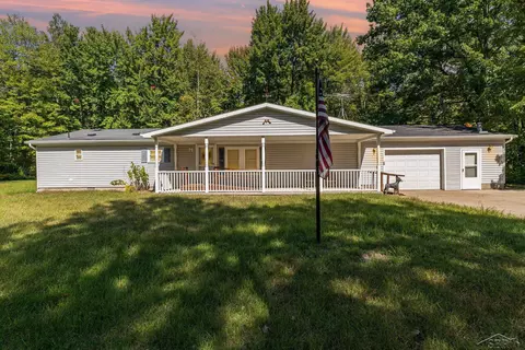 2045 Estey Rd, Rhodes, MI 48652
