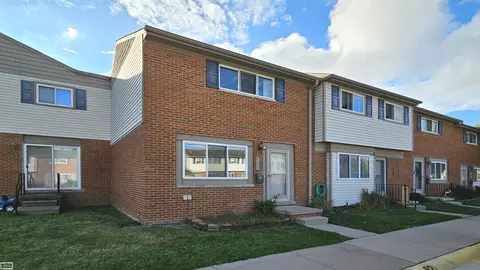 25667 Salem, Roseville, MI 48066