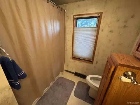 Bath - 114 W 14th, Norway, MI 49870 photo 2 of 2