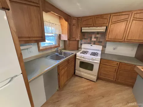 Kitchen - 114 W 14th, Norway, MI 49870 photo 2 of 3