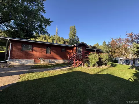 114 W 14th, Norway, MI 49870