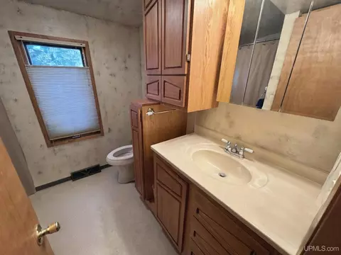 Bath - 114 W 14th, Norway, MI 49870 photo 1 of 2