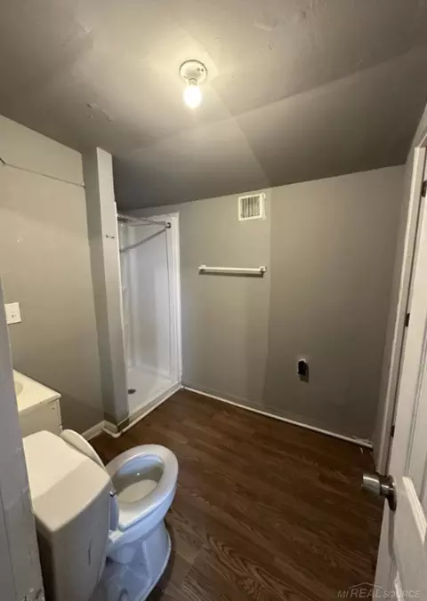 Bath - 8094 Chalmers, Warren, MI 48089 photo 2 of 2