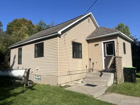 101 W 2nd, Caspian, MI 49915