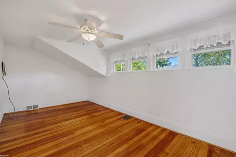 Bedroom - 1081 Lakepointe, Grosse Pointe Park, MI 48230 photo 7 of 8