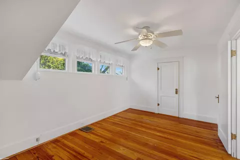 Bedroom - 1081 Lakepointe, Grosse Pointe Park, MI 48230 photo 5 of 8