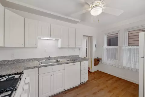 Kitchen - 1081 Lakepointe, Grosse Pointe Park, MI 48230 photo 3 of 3