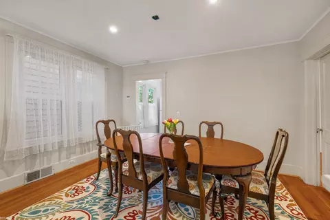 Dining - 1081 Lakepointe, Grosse Pointe Park, MI 48230 photo 2 of 3