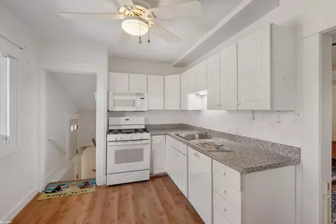 Kitchen - 1081 Lakepointe, Grosse Pointe Park, MI 48230 photo 2 of 3