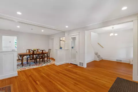 Dining - 1081 Lakepointe, Grosse Pointe Park, MI 48230 photo 1 of 3