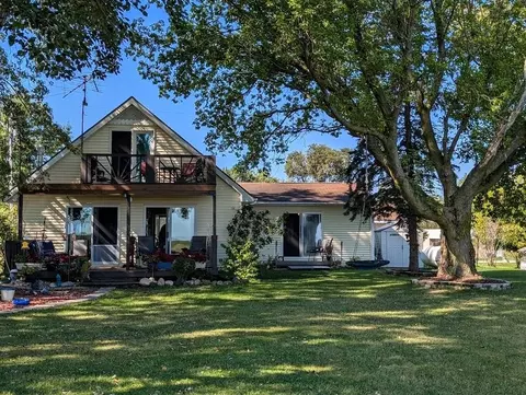 4800 N Saginaw Bay Shr, Pinconning, MI 48650