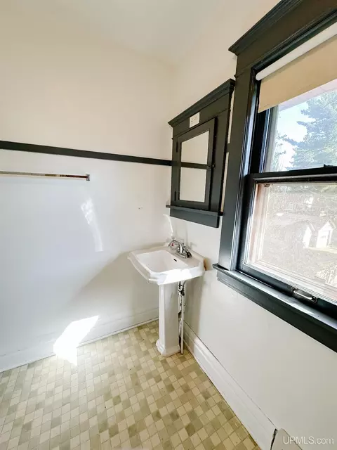 Bath - 810 N 3rd, Ishpeming, MI 49849 photo 2 of 4