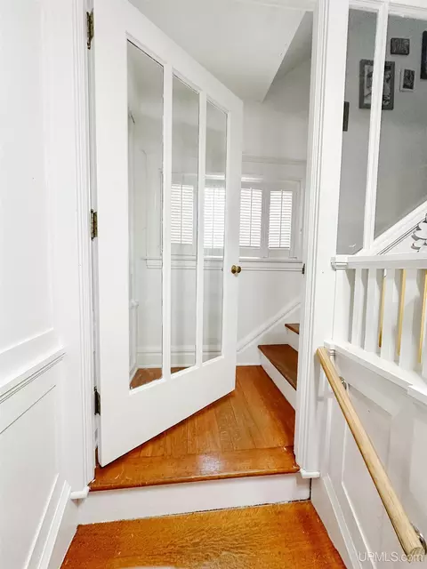Entry Way - 810 N 3rd, Ishpeming, MI 49849 photo 3 of 6