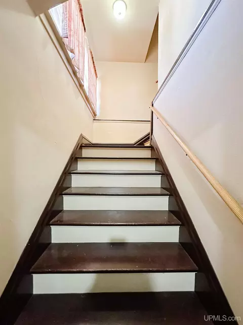 Entry Way - 810 N 3rd, Ishpeming, MI 49849 photo 5 of 6