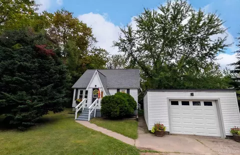 590 Erie, Marquette, MI 49855