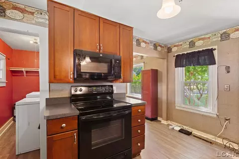 Kitchen - 376 Budlong, Adrian, MI 49221 photo 5 of 6
