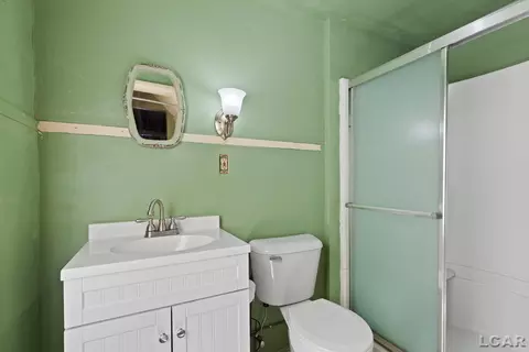 Bath - 376 Budlong, Adrian, MI 49221 photo 1 of 1