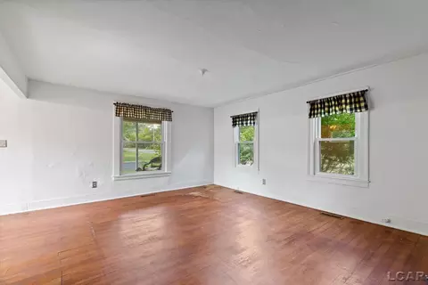 Living - 376 Budlong, Adrian, MI 49221 photo 2 of 4