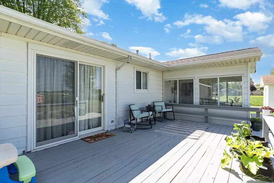 Exterior - 4888 Cole Rd, Saginaw, MI 48601 photo 7 of 11