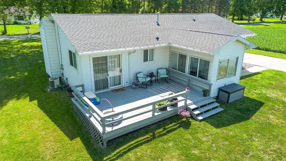 Exterior - 4888 Cole Rd, Saginaw, MI 48601 photo 6 of 11