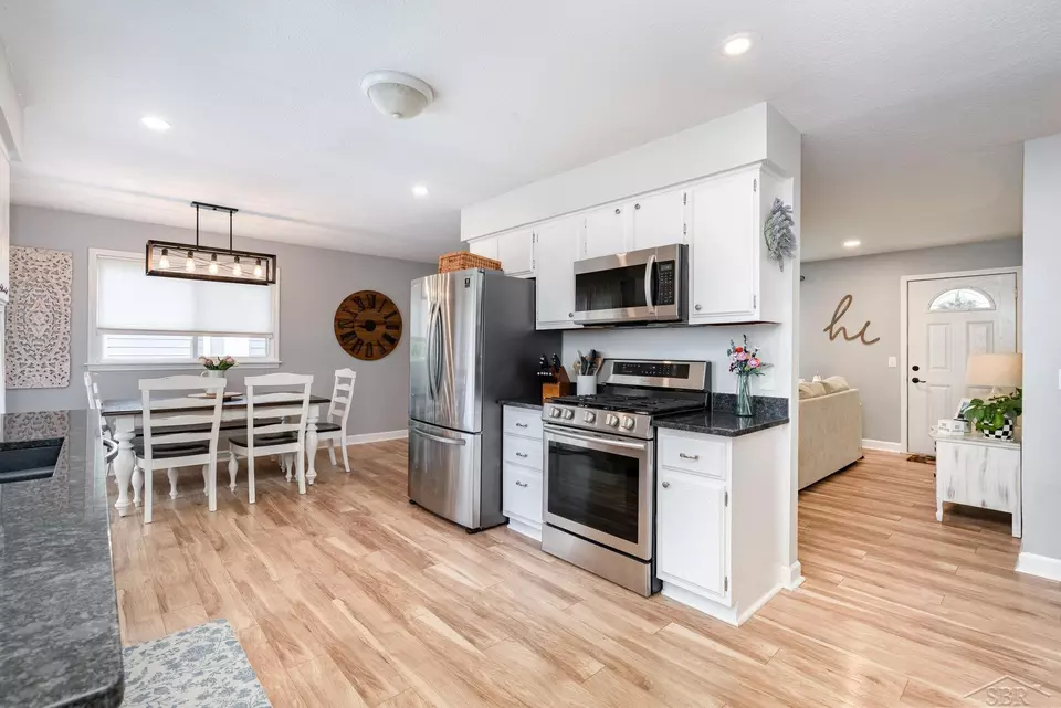 Kitchen - 4888 Cole Rd, Saginaw, MI 48601 photo 1 of 3